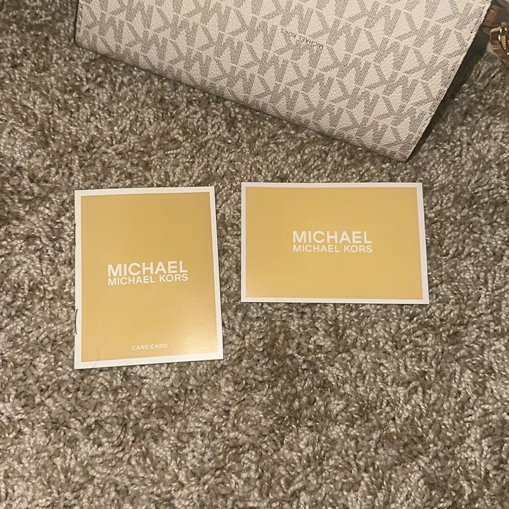 Michael Kors Cream Wristlet - Picture 2 of 5